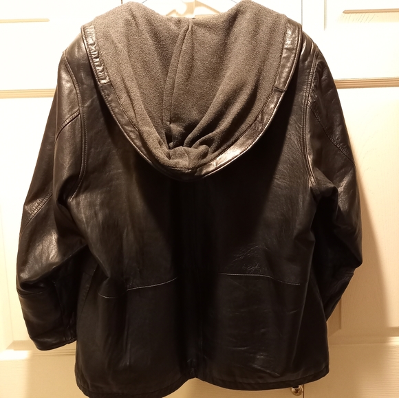 Authentic "Cayenne" 100% Leather Jacket! (Size L) - Picture 5 of 6